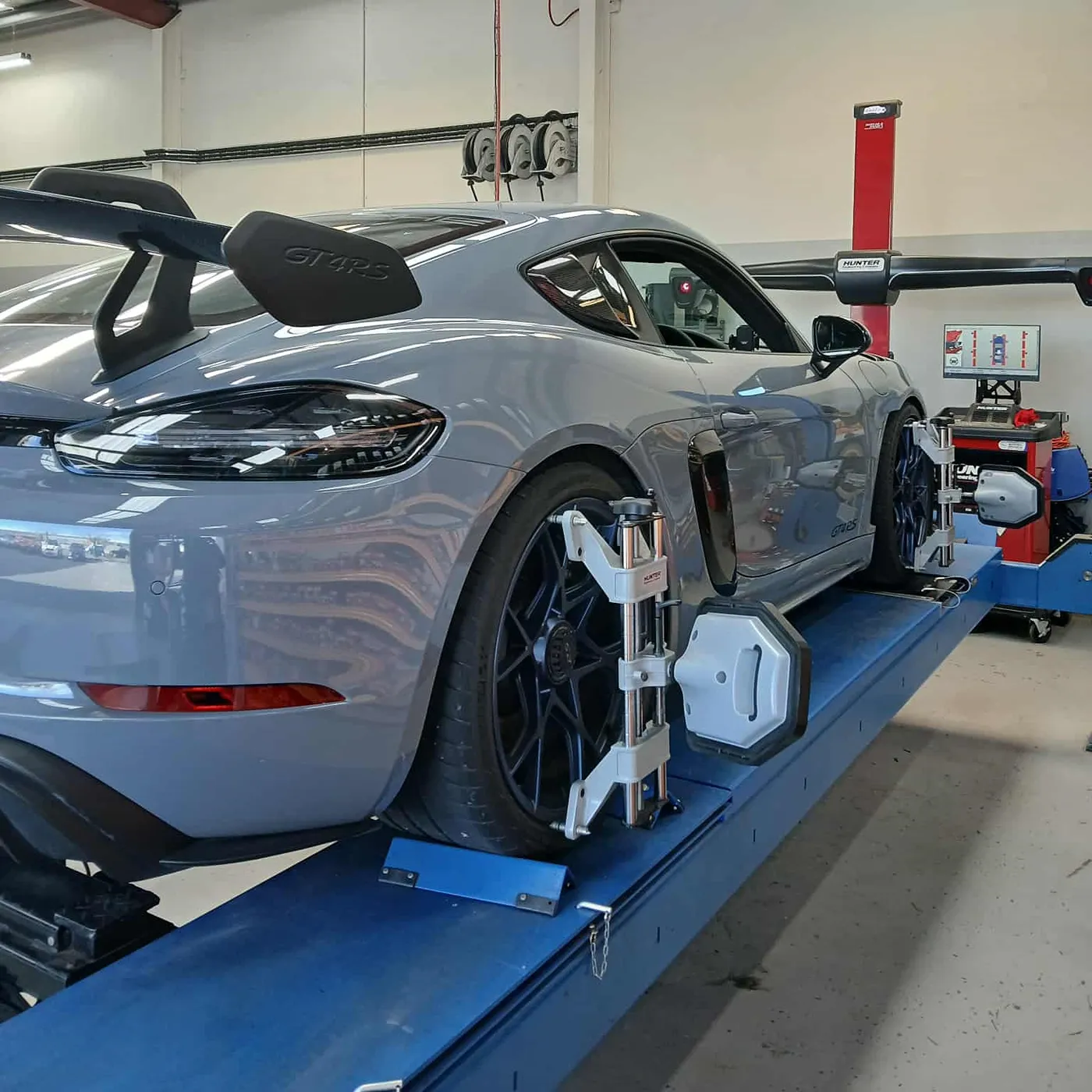 Tyres and vehicles in the Matipo Garage workshop