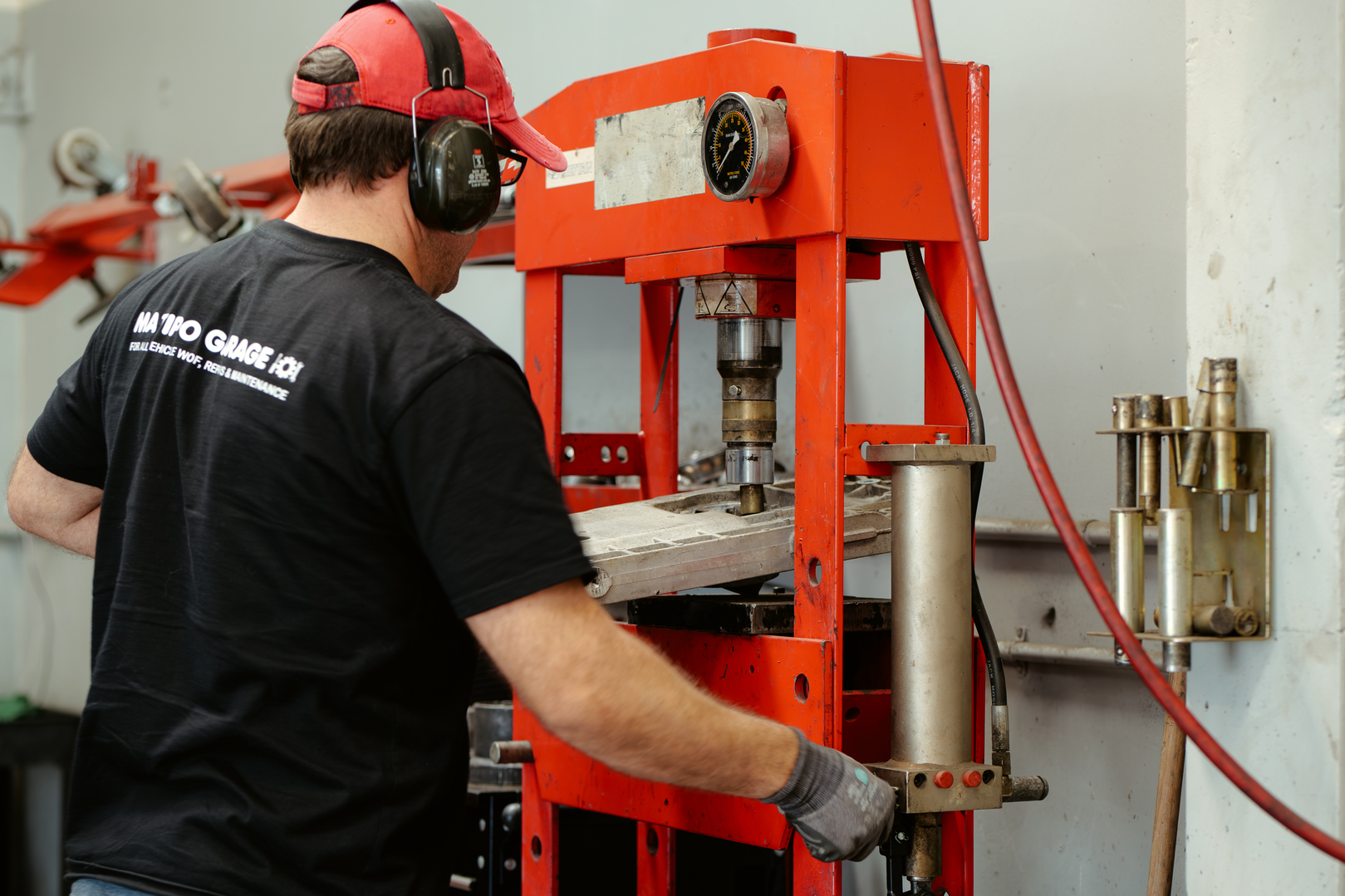 using a press Matipo Garage